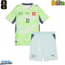 Sveits Granit Xhaka #10 Bortedraktsett Barn EM 2024 Kortermet (+ Korte bukser)